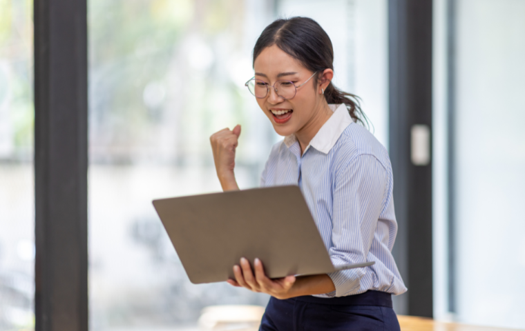 How to Apply for Scholarships to Study Abroad